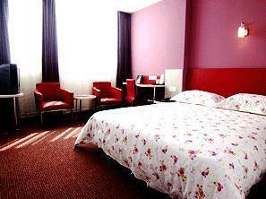 Hotel 168 Xincun Road Subway Station Ganquan Park Branch 2*